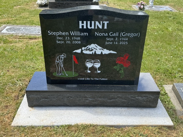 headstone_nona_steve_hunt.jpeg